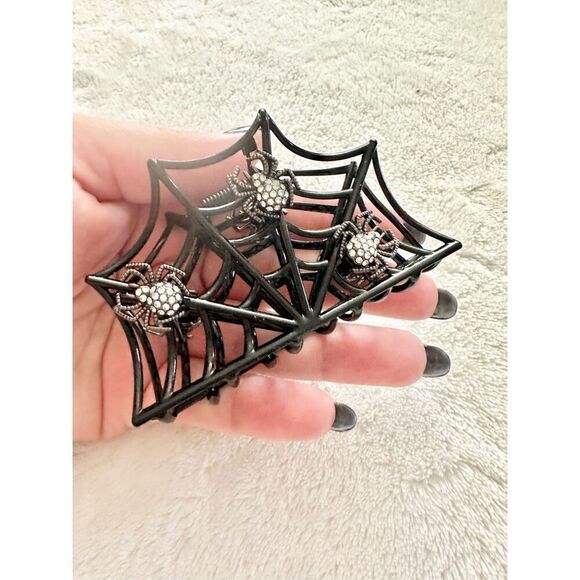 Piper K black spiderweb metal hair club with gunmetal spiders with rhinestones - Picture 5 of 6